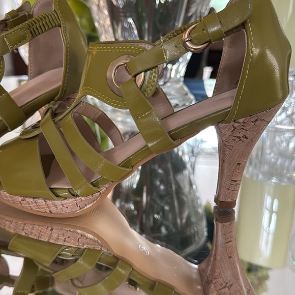 SANDALS 💚 - Picture 8 of 16